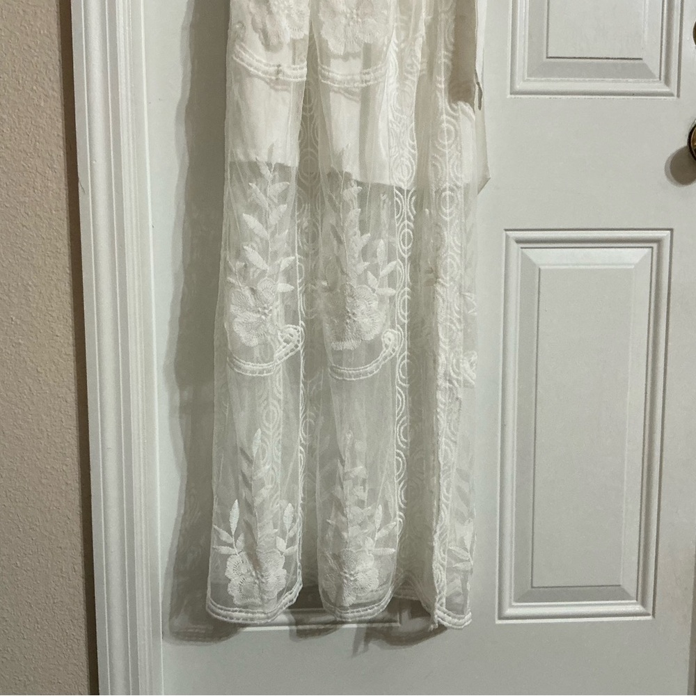 Elegant White Lace Dress - Picture 4 of 11